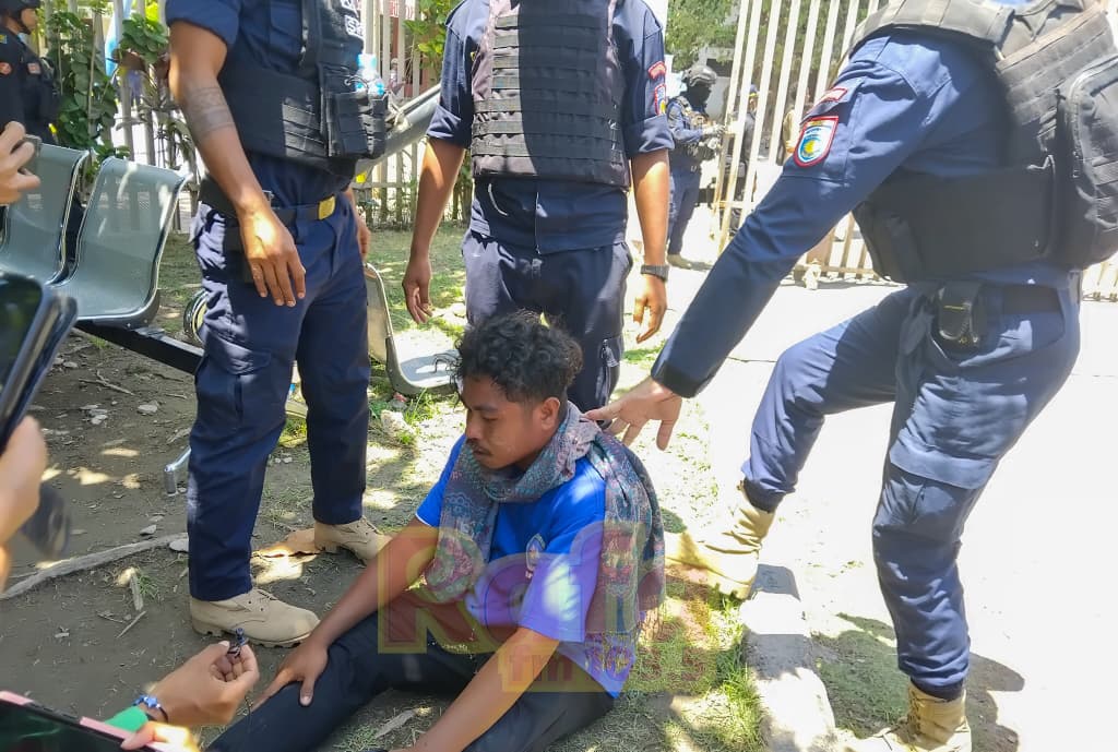 Manifestasaun Loron-Tolu, Polísia ho Estudante Na’in-13 Kanek no Kaptura Na’in-12