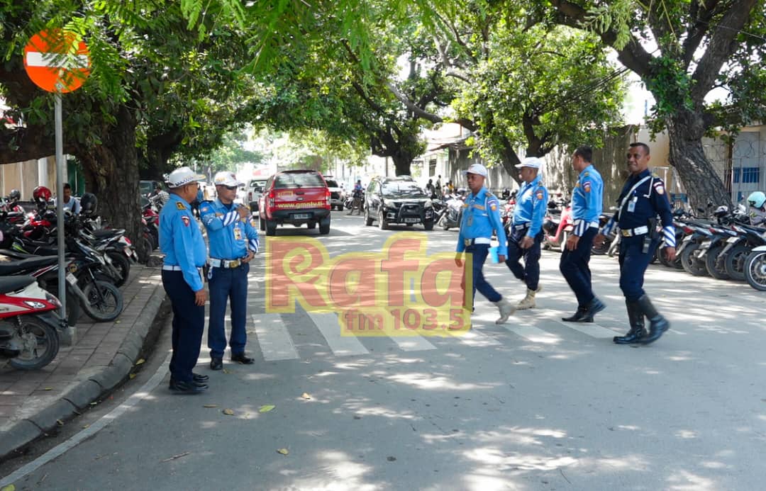POLTRANS Sei Koordena ho DNTT Atu Monta Hikas Sinais Estasionamentu iha Área Palásiu Governu