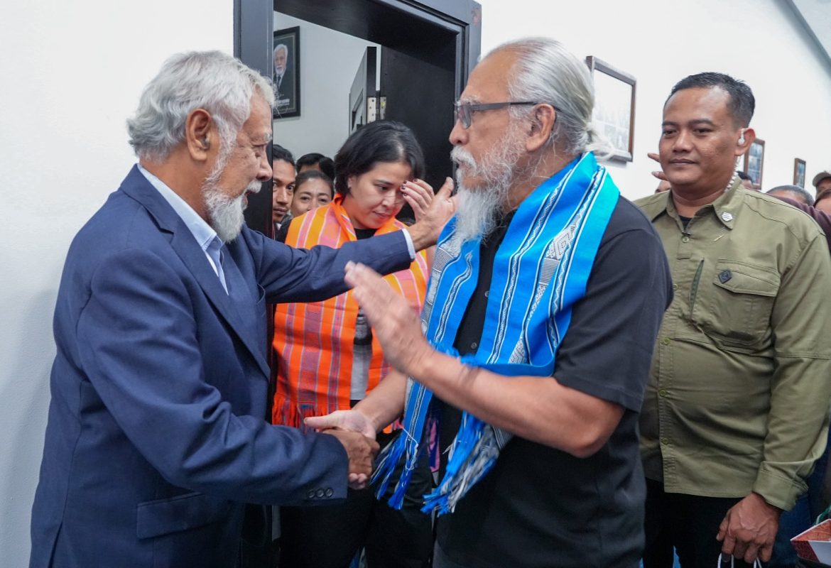 Iwan Fals Sente Onra Bele Mai Timor no Hasoru PM Xanana